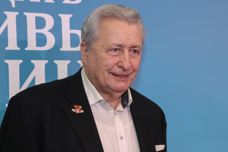 Александр Якушев